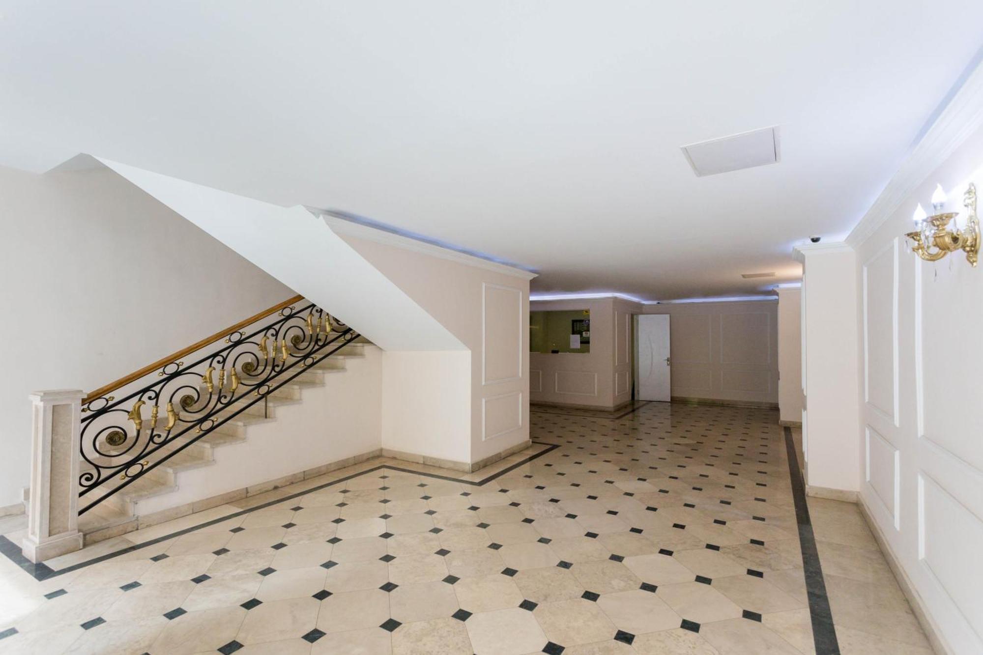 Centerpoint Apartment *